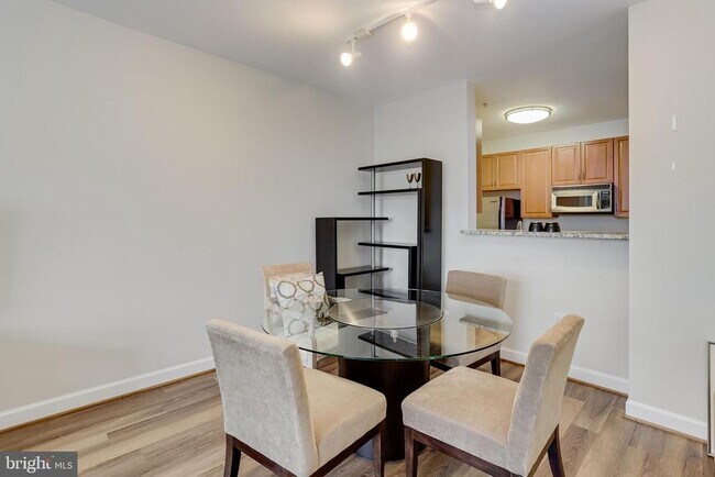 Building Photo - 1111 25th St NW