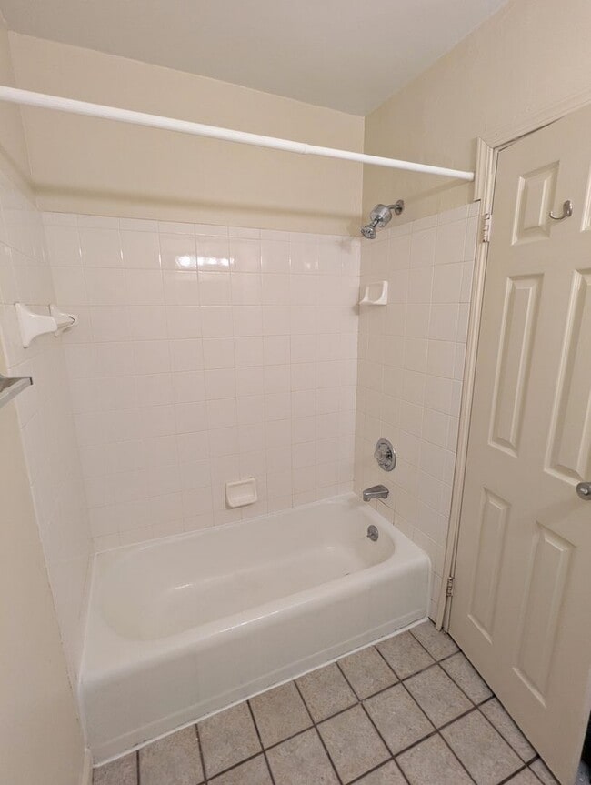 Building Photo - 2 Bedroom 2 Bathroom Condo Apartment (Squirrel Hill North)
