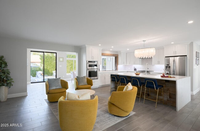 Building Photo - 8620 E Plaza Ave