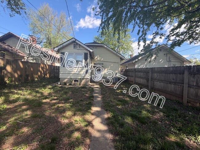 Building Photo - 2 Bed 1 Bath