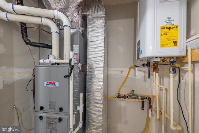 Building Photo - 102 Coralyrose Ct