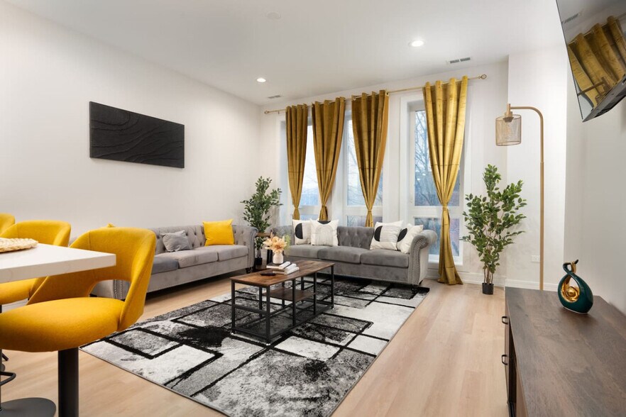 Building Photo - 3723 S Giles Ave