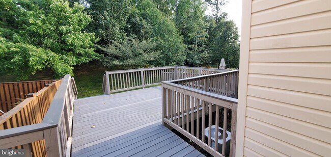Building Photo - 2839 Settlers View Dr