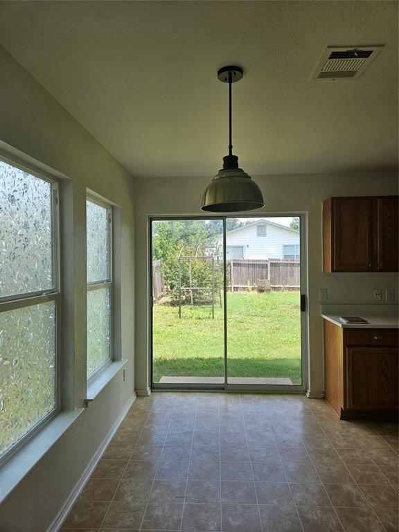 Building Photo - 13400 Coomes Dr