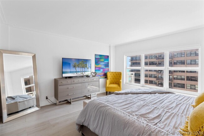Building Photo - 3850 Galt Ocean Dr