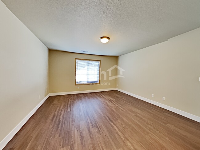 Building Photo - 2609 NE 105th Ct
