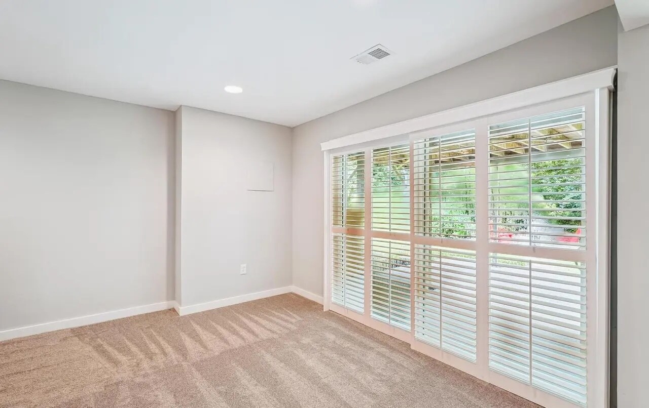 Building Photo - 276 W Meadowland Ln