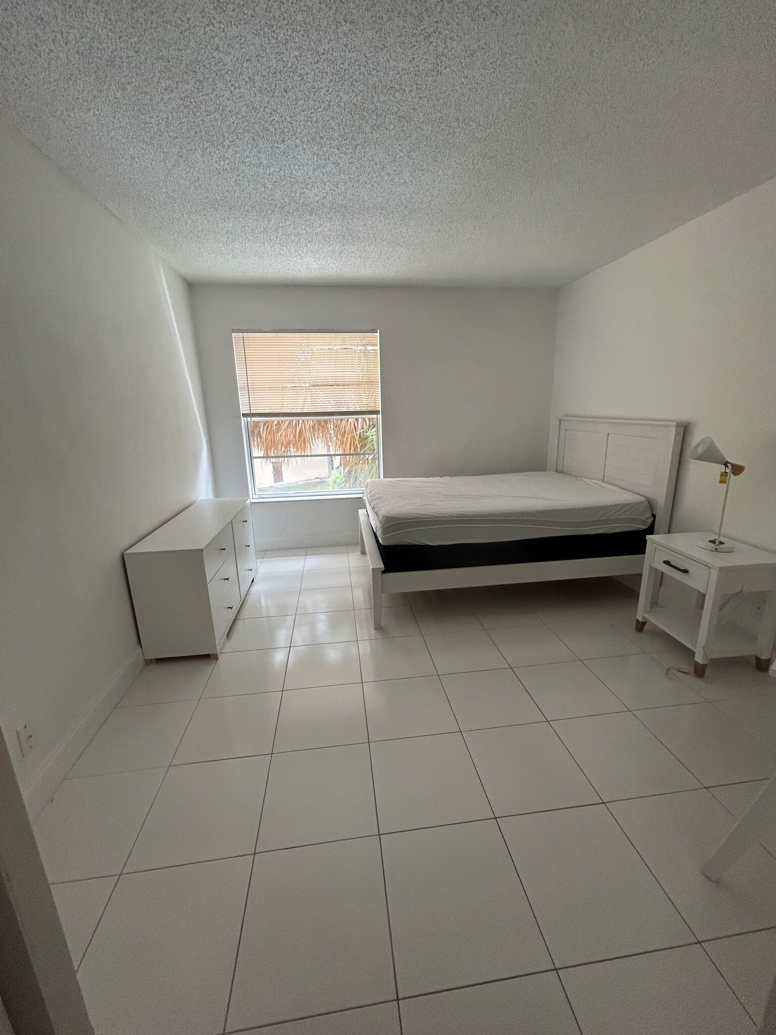 2nd bedroom - 470 NW 20th St