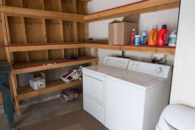 Building Photo - Beautiful 2bd/2ba Townhome in Downtown Louisville!