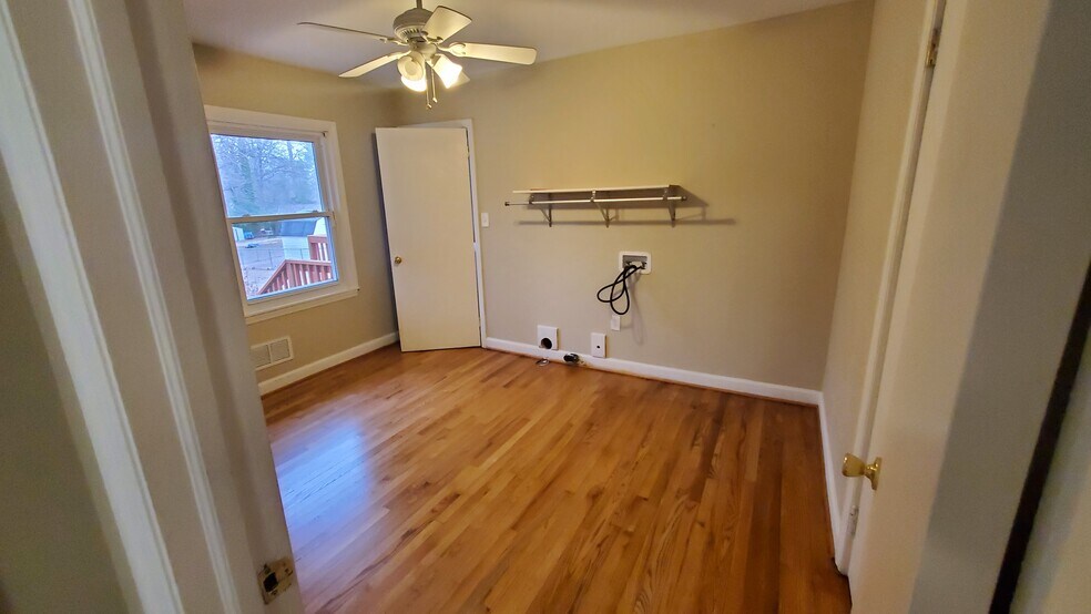 Bedroom 2 - laundry hookups (W/D provided) - 1225 Southerlund Rd