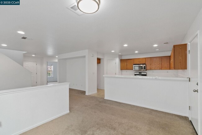 Building Photo - 3200 Puffin Cir