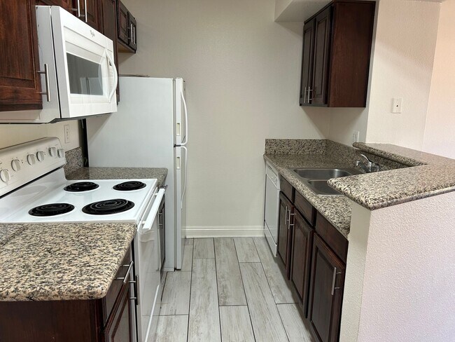 Building Photo - One bedroom condo