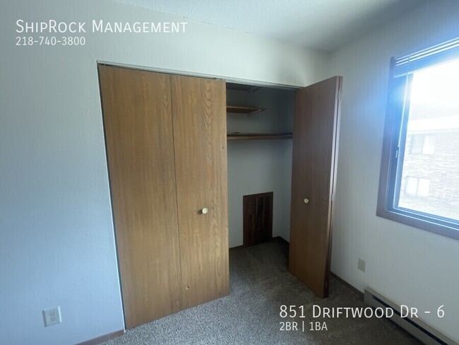 Building Photo - 851 Driftwood Dr