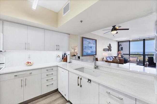 Building Photo - 1930 Harbourside Dr