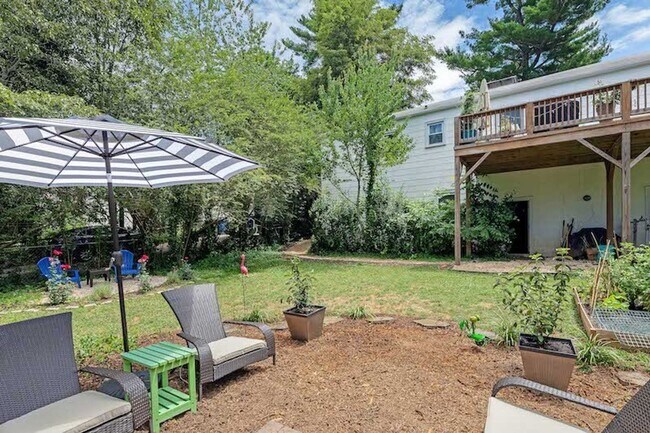 Building Photo - Charming North Asheville Home