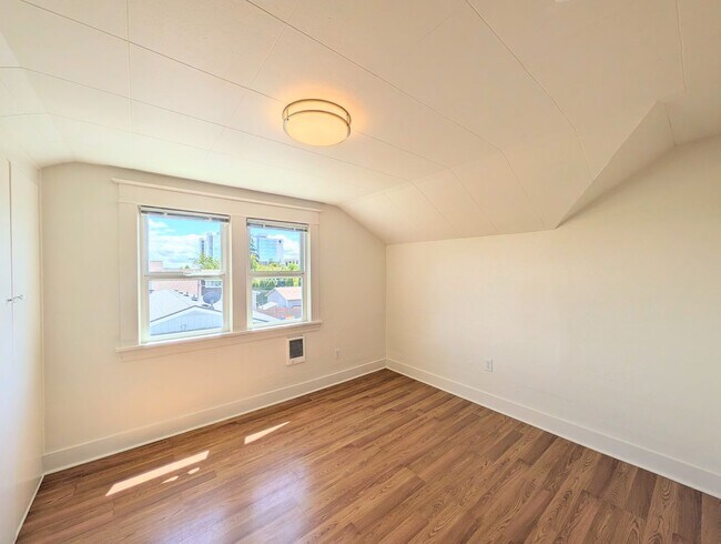 Building Photo - 2Bd/1Ba Everett Condo