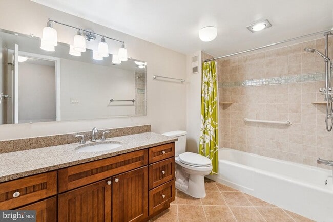 Building Photo - 3709 S George Mason Dr