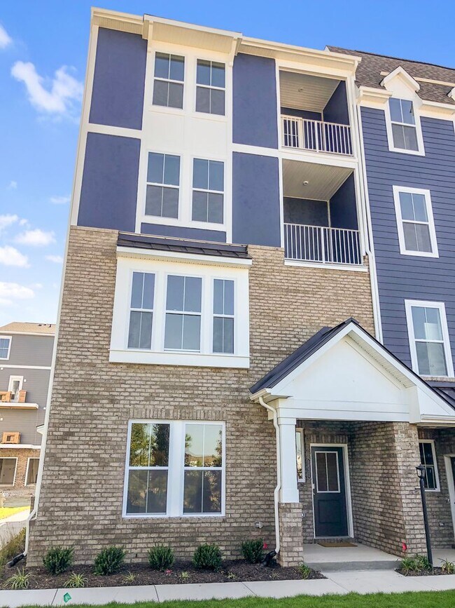 Building Photo - 4 Bed/3 Bath Luxurious Townhome in Chester...