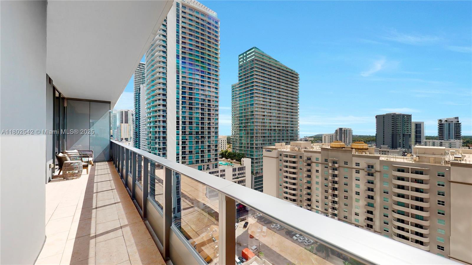 Building Photo - 1000 Brickell Plz