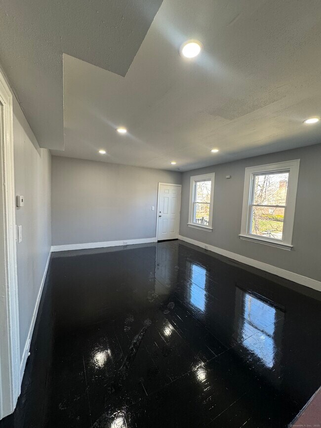 Building Photo - 180 Goffe Terrace