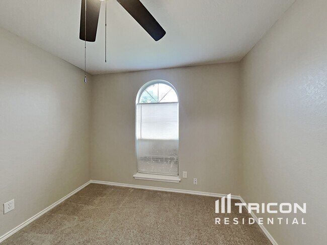 Building Photo - 2834 Coral Dr