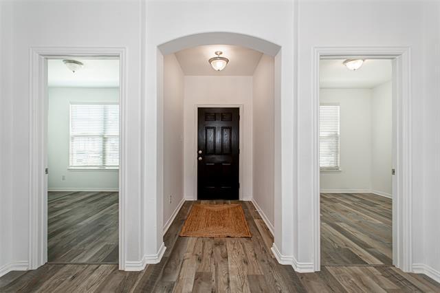 Building Photo - 2104 Miramar Dr