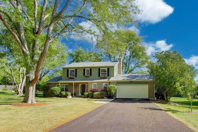 Building Photo - 21301 N Woodland Ave