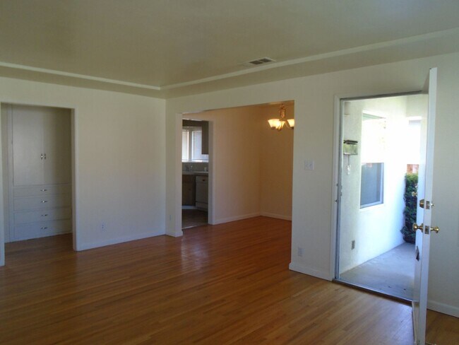 Building Photo - 2714 Cedar St