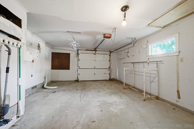 Building Photo - 805 S Cedar St