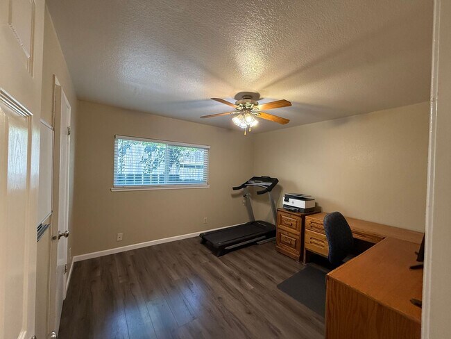 Building Photo - 1460 Berry Dr