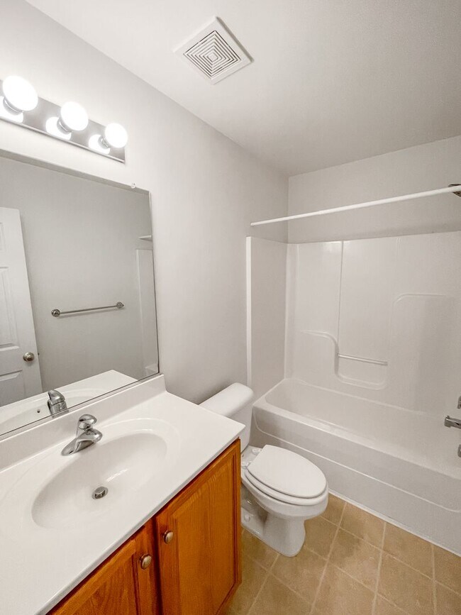 Building Photo - Welcoming 3 Bed, 2.5 Bath Home in Midlothian!