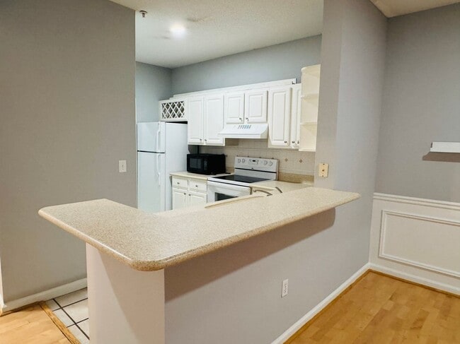 Building Photo - 955 Juniper St NE