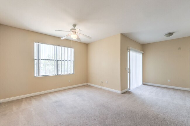 Building Photo - SW- 2 Bedroom Condo!