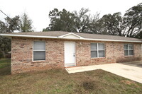 Building Photo - Northeast Pensacola 2BR – Perfect Location...