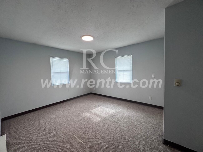 Building Photo - 1002-5 Glendale-