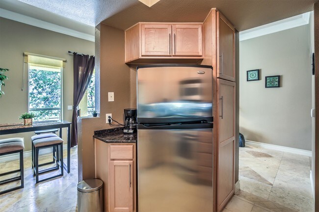 Building Photo - 210 E Flamingo Rd