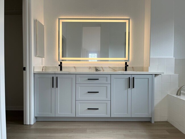 Building Photo - Remodeled Townhome in the Heart of Cupertino!