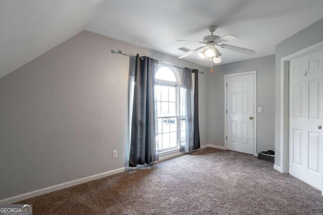 Building Photo - 4000 Hogans Mill Ln