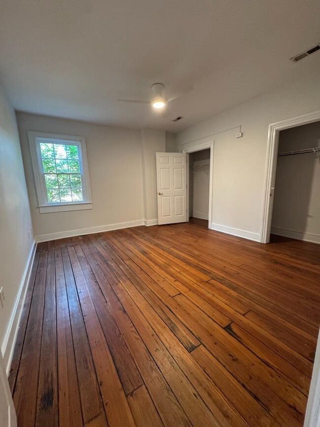 Building Photo - 404 N Sycamore St