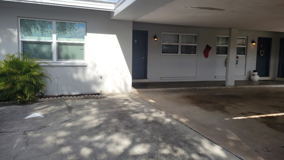 Building Photo - 221 Cape Coral Pky E