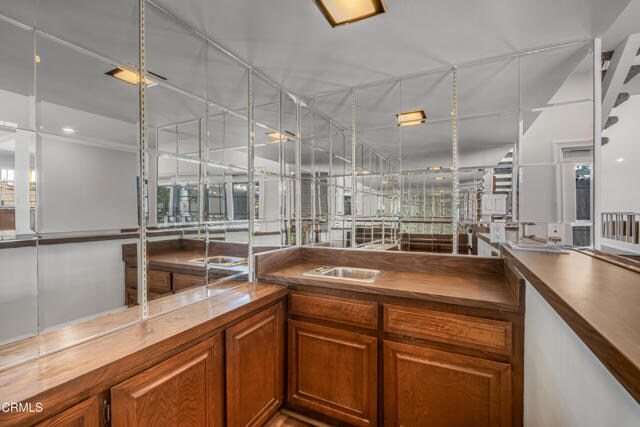 Building Photo - 327 Bethany St