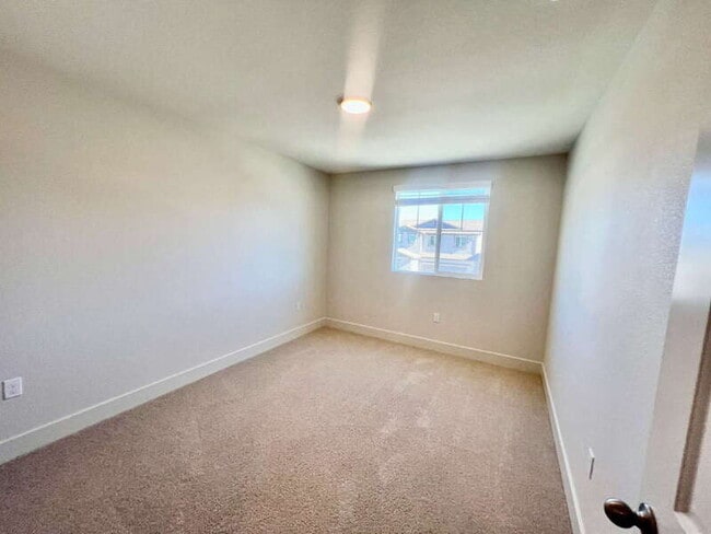 Building Photo - 3215 Center Dr