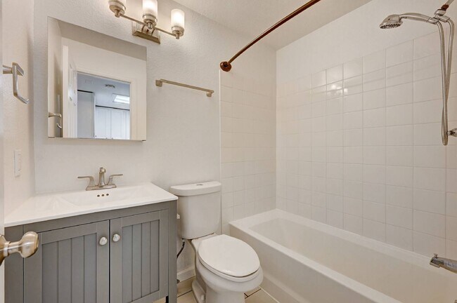 Building Photo - $1,895 - 2 Bed, 2 Bath Lofted Townhome in ...
