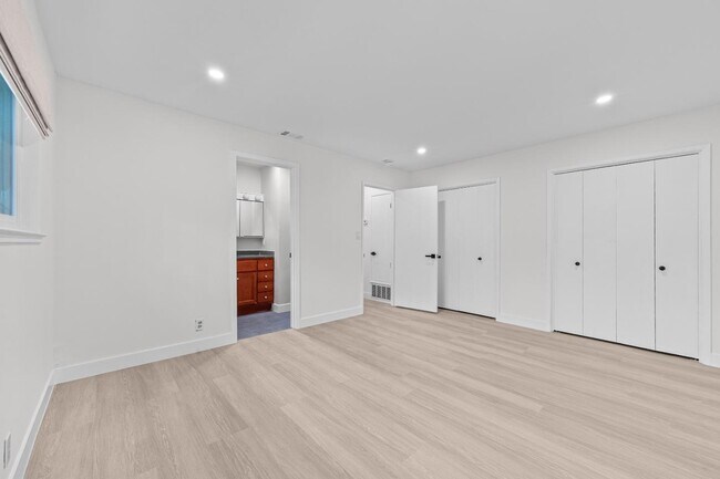 Building Photo - 22434 Salem Ave