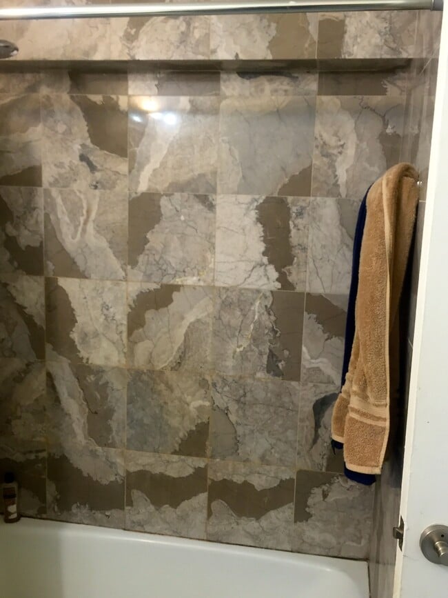 Building Photo - 5445 N Sheridan Rd