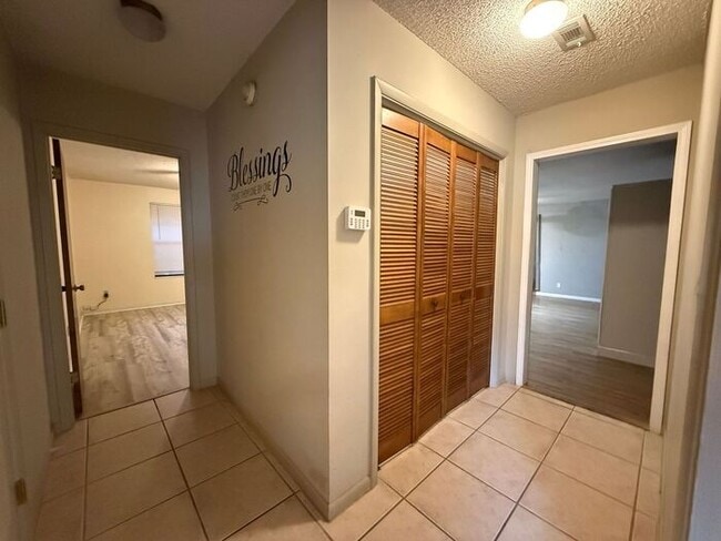 Building Photo - Pensacola - 32526- 4 bedroom, 2 bathroom - pool and lawn care included