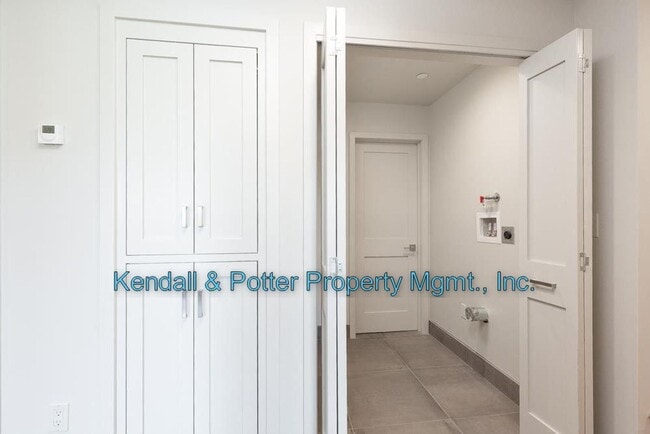 Building Photo - Sunny Paradise located in the Heart of Capitola!