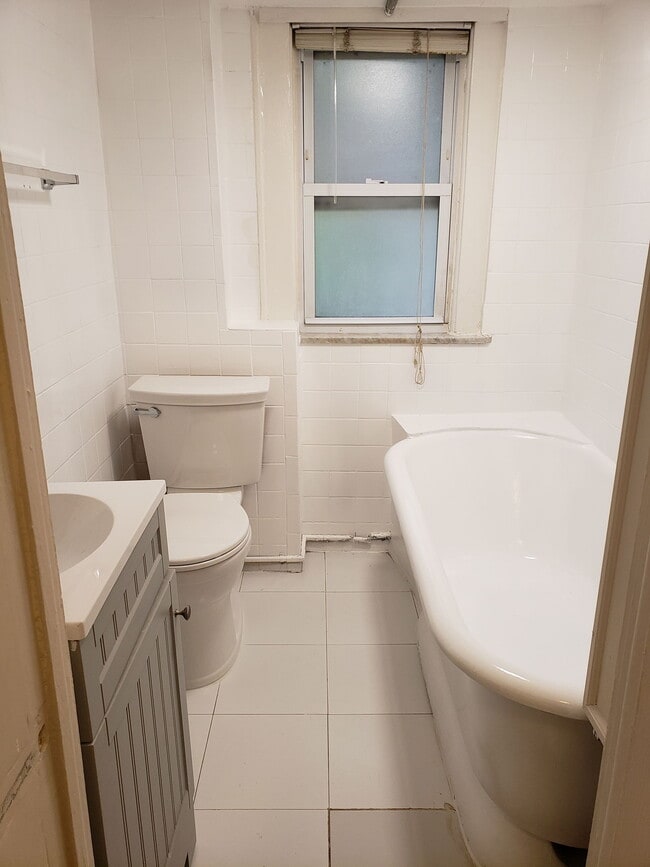 Building Photo - 219 McElroy Ave