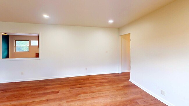 Building Photo - 424 Bridge View Ln