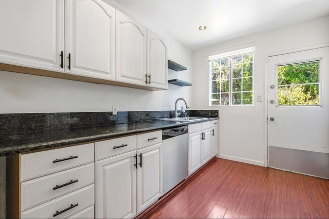 Building Photo - 5874 Zelzah Ave